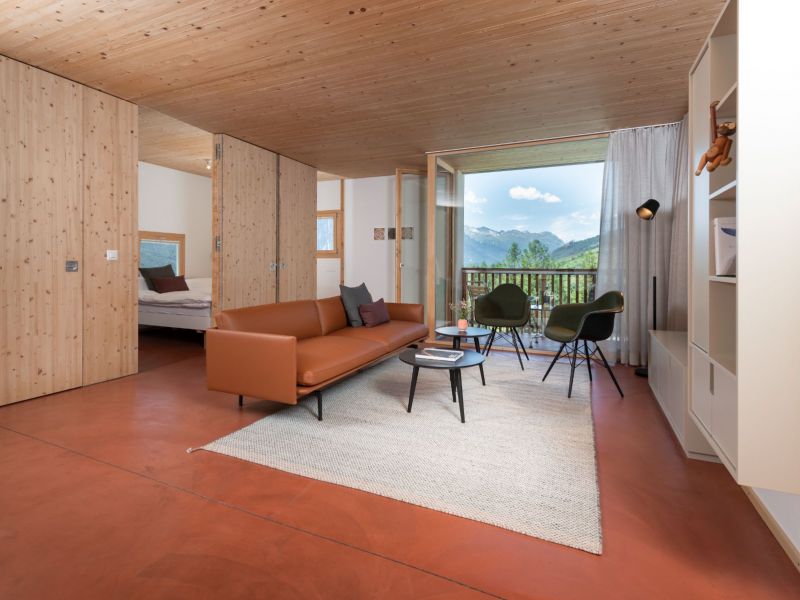 Wohnzimmer-Chasa-Laina-Ferienwohnung-Sent